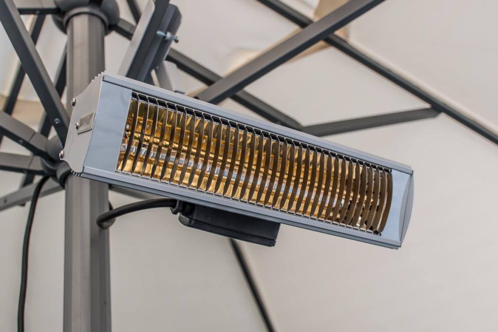 Chauffage radiant intégré à un parasol FABMAT